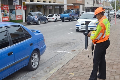 Opvolg: Parkeerbeamptes soek steeds oplossings